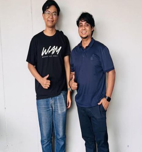 Trainer and a participant giving a thumbs-up in Bangkok